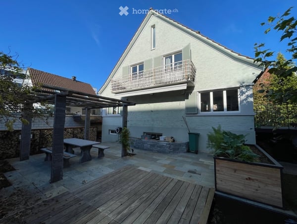 Exklusives 5.5-Zimmer-Einfamilienhaus mit traumhaftem Garten – nur 2 Gehminuten zum Bahnhof Uster