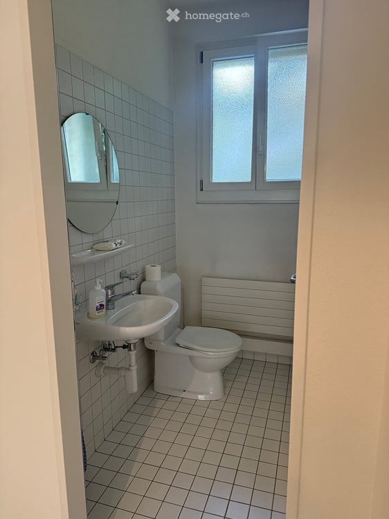 Geräumiges Büro/Gewerbefläche im Erdgeschoss an der Gutstrasse, Zürich 6
