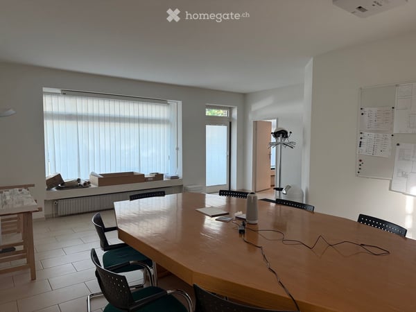 Geräumiges Büro/Gewerbefläche im Erdgeschoss an der Gutstrasse, Zürich 5