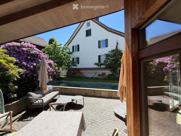 Charmantes Bauernhaus mit modernem, grosszügigem Gästehaus und Pool im Zollikerberg 2