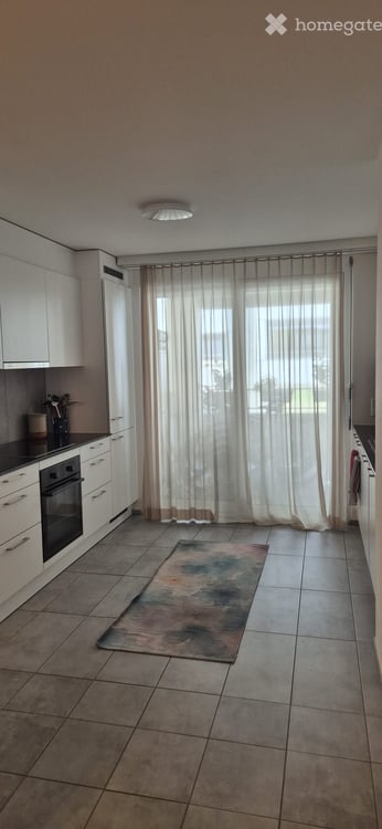 REPRISE DE BAIL - Appartement 5.5 pièces lumineux avec balcons à Nyon 3