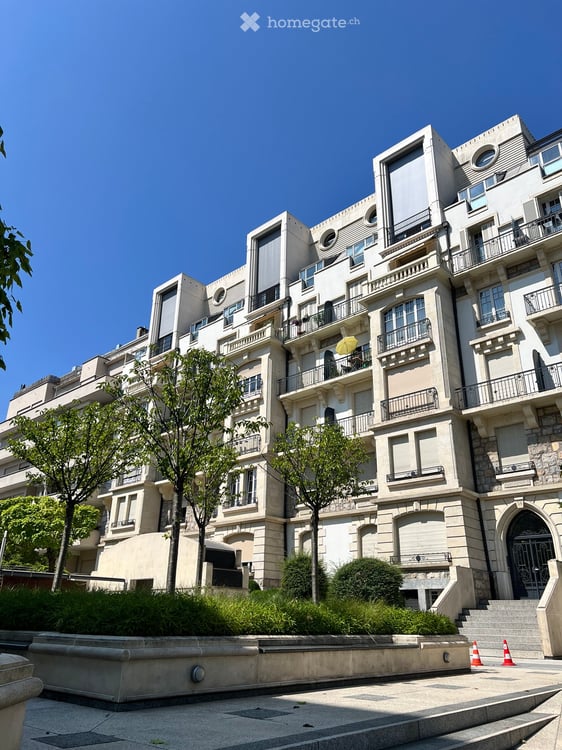 Spacious 6.5-Room Apartment in a Charming Old Building – Route de Malagnou, Geneva 2