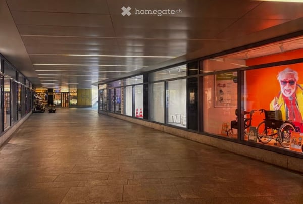 attraktives Schaufenster in der Unterführung Metalli Zentrum 4