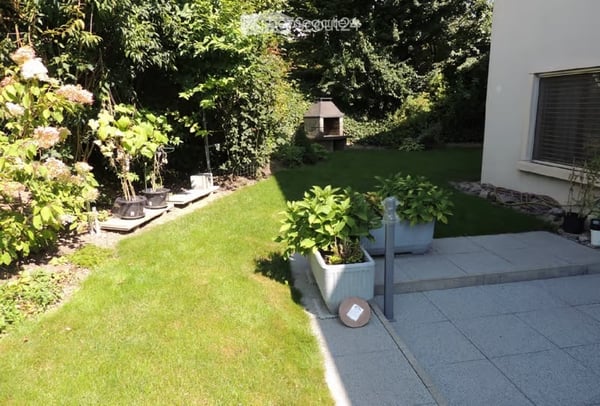 Charmante 3 1/2-Zimmer Gartenwohnung mit grossem Umschwung 3