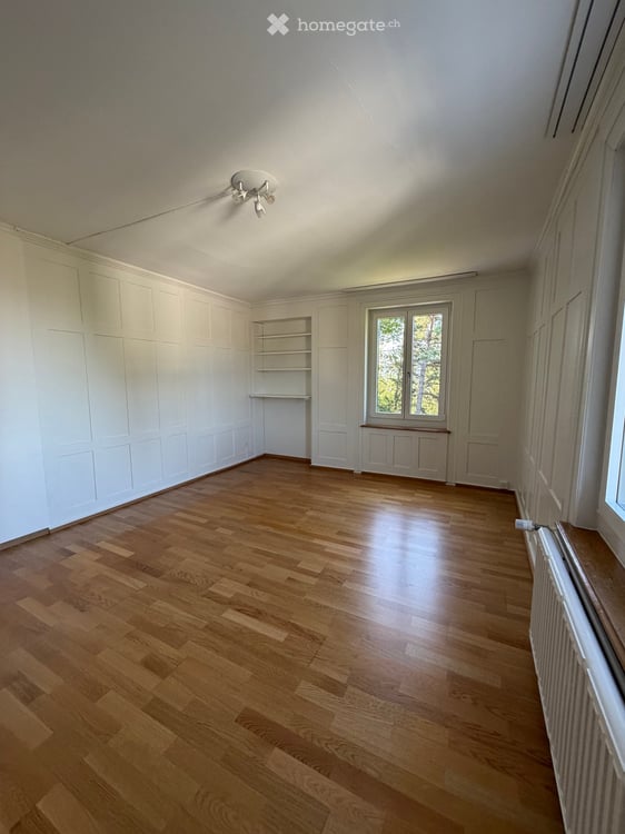 Charmante renovierte 3.5-Zimmer-Altbauwohnung mit Balkon und Aussicht in Zürich-Höngg 5