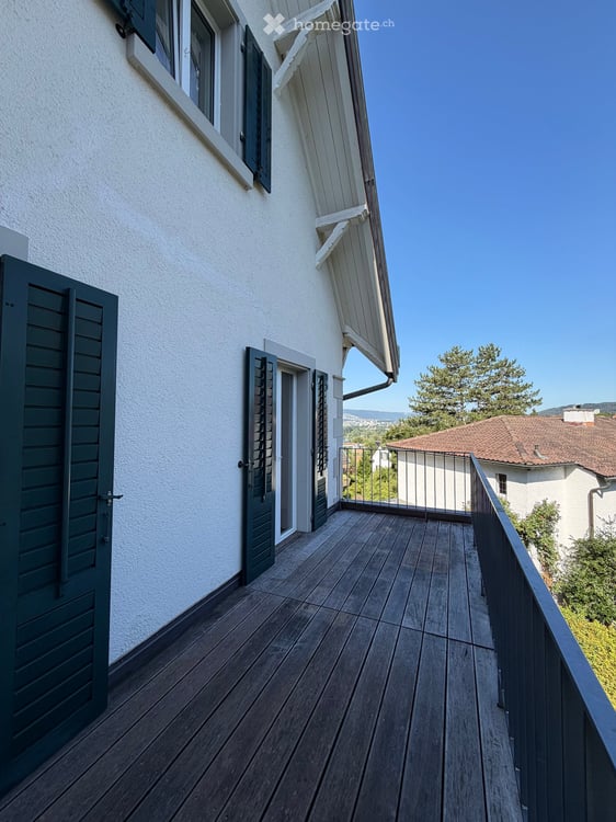 Charmante renovierte 3.5-Zimmer-Altbauwohnung mit Balkon und Aussicht in Zürich-Höngg 10