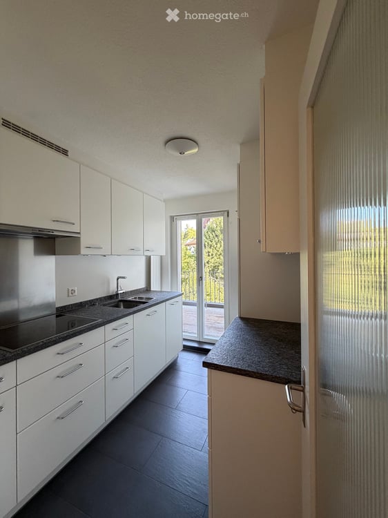 Charmante renovierte 3.5-Zimmer-Altbauwohnung mit Balkon und Aussicht in Zürich-Höngg 8