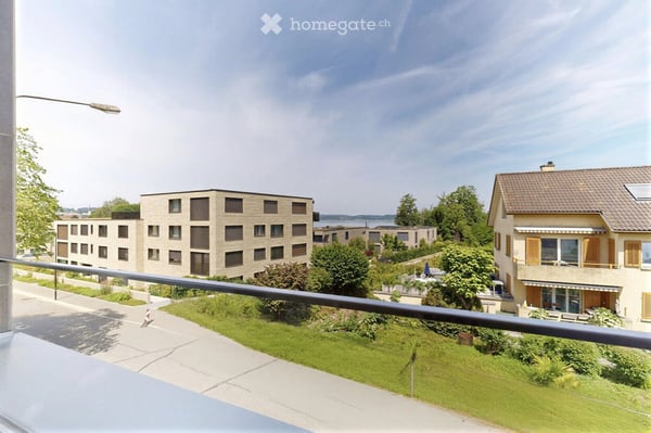 Moderne 3.5-Zimmer-Wohnung mit See-Sicht in Lachen SZ 13
