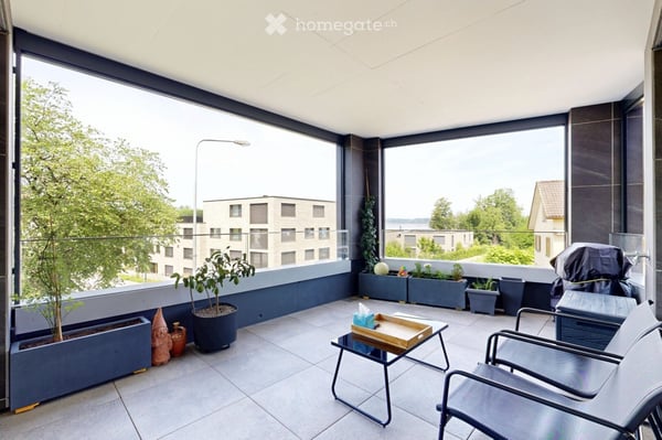 Moderne 3.5-Zimmer-Wohnung mit See-Sicht in Lachen SZ 10