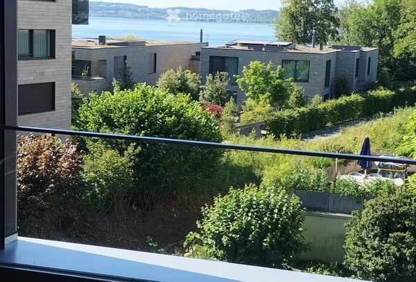 Moderne 3.5-Zimmer-Wohnung mit See-Sicht in Lachen SZ 12