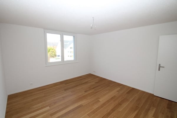 Helle 3.5-Zimmer-Wohnung mit Balkon und schöner Aussicht in Bonstetten 3