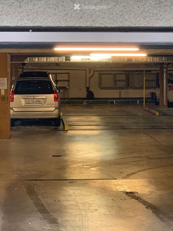 Einstellparkplatz im Herzen von Wollishofen, Zürich 2