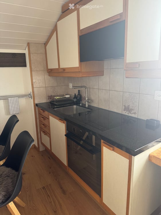 Charmante 1.5-Zimmer-Altbauwohnung mit Bergblick in Morissen 3