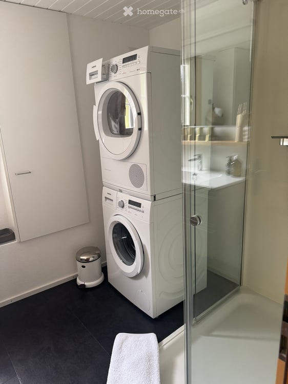 Charmante 1.5-Zimmer-Altbauwohnung mit Bergblick in Morissen 10