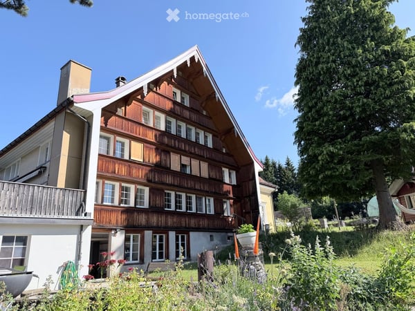 Grosszügige 5-Zimmer-Altbau-Dachwohnung mit Charakter und Naturverbundenheit ab sofort zu vermieten