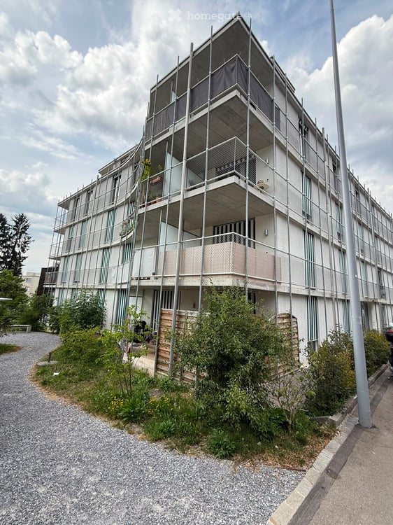 schöne 4.5 Zimmer-Wohnung in Seebach mit grossem Sitzplatz 5