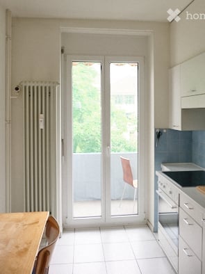 Charmante 5-Zimmer-Wohnung mit Balkon in Basel 5