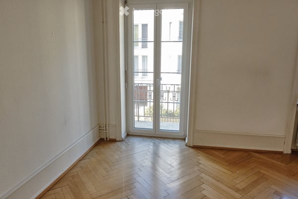 Charmante 5-Zimmer-Wohnung mit Balkon in Basel 4