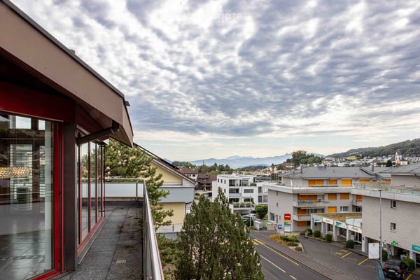 Grosszügige 5-Zimmer-Dachwohnung an der Hauptstrasse in Wollerau mit See- und Bergsicht 7