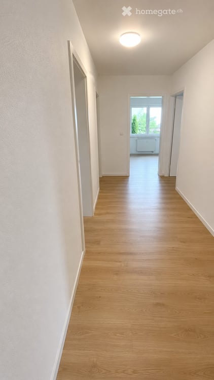 5,5 pièces entièrement rénové avec balcon à Neuchâtel – 4 chambres | 2 salles de bain complètes 3