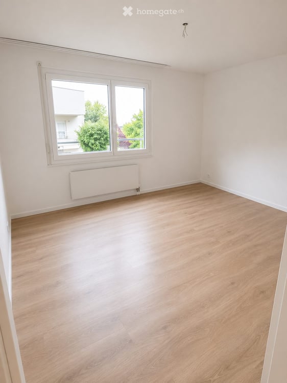 5,5 pièces entièrement rénové avec balcon à Neuchâtel – 4 chambres | 2 salles de bain complètes 5