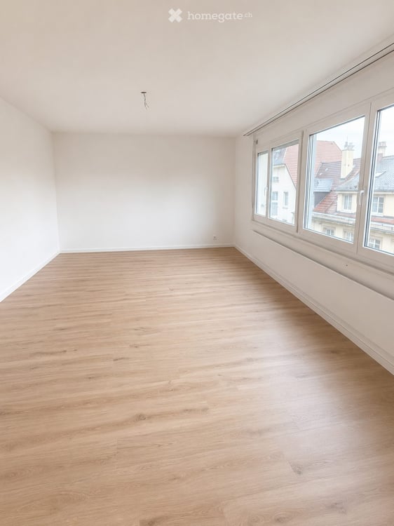 5,5 pièces entièrement rénové avec balcon à Neuchâtel – 4 chambres | 2 salles de bain complètes 2