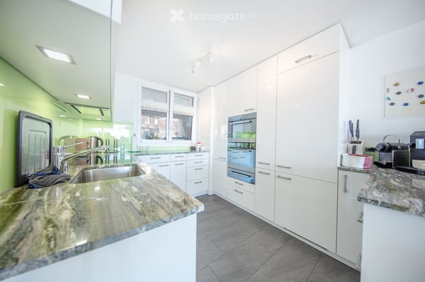 Sonnige 4½-Zimmer-Maisonettewohnung mit See- und Bergsicht in Gersau 3