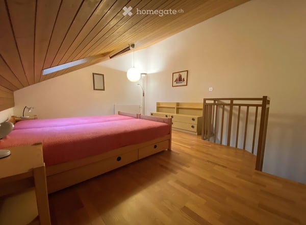Charmante 2.5-Zimmer-Dachgeschosswohnung in Bassersdorf, möbliert 2
