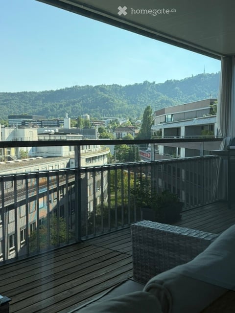 Helle 4.5-Zimmer-Dachwohnung am Wolframplatz, Zürich 4