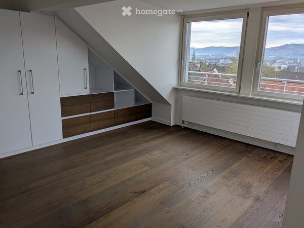 Charmante 2.5-Zimmer-Dachgeschosswohnung an der Langmauerstrasse in Zürich 14