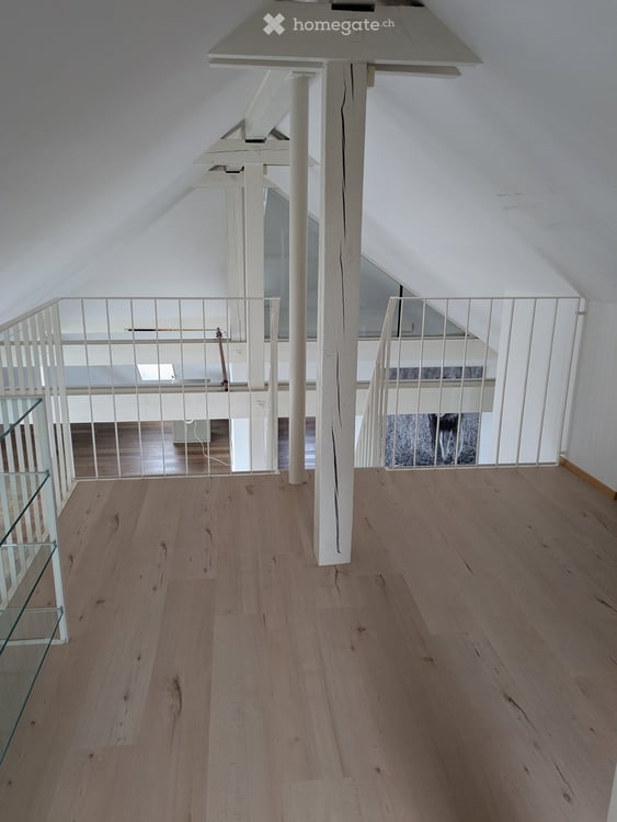 Charmante 2.5-Zimmer-Dachgeschosswohnung an der Langmauerstrasse in Zürich 5
