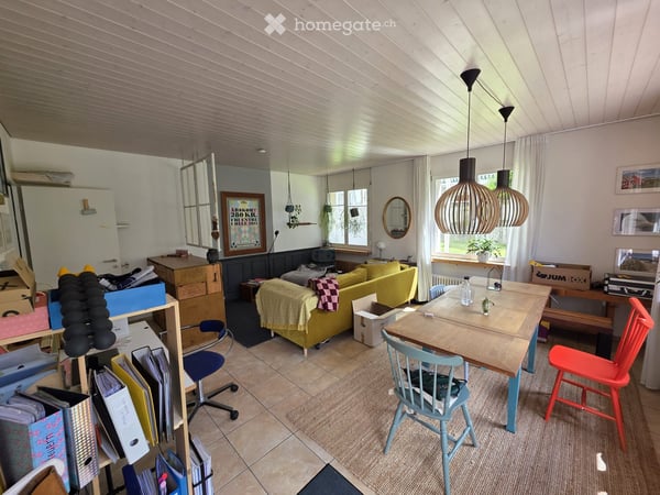 Charmante 3-Zimmer-Altbauwohnung mit Gartensitzplatz in Dornach 3