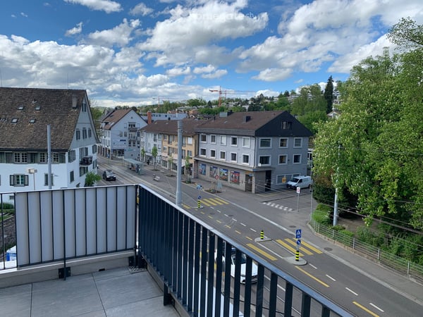 EXKLUSIV WOHNEN IM ZENTRUM VON HÖNGG - EINKAUF UND ÖV GLEICH NEBENAN 12