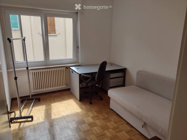 Luminoso appartamento di 3.5 locali a Chiasso – Accessibile e Moderno 3