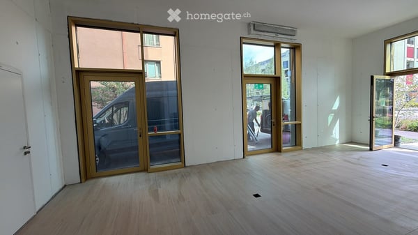 Ladenfläche genau am Bahnhof Hegi 4