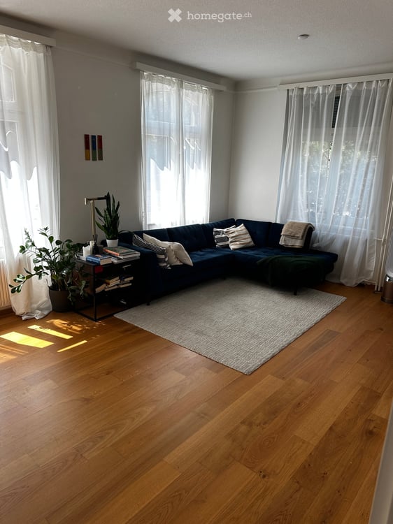 Möblierte 2.5-Zimmer-Wohnung ab Mitte August 1