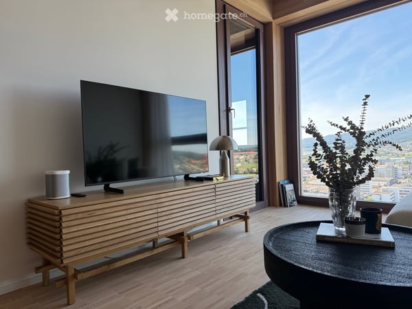 Möblierte 2.5-Z-Wohnung im 19. Stock mit Panoramablick / Furnished 2.5-rom with panoramic views 3