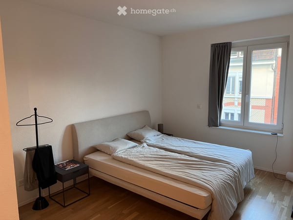 Helle 2.5-Zimmer-Wohnung mit Balkon an der Zurlindenstrasse in Zürich 2