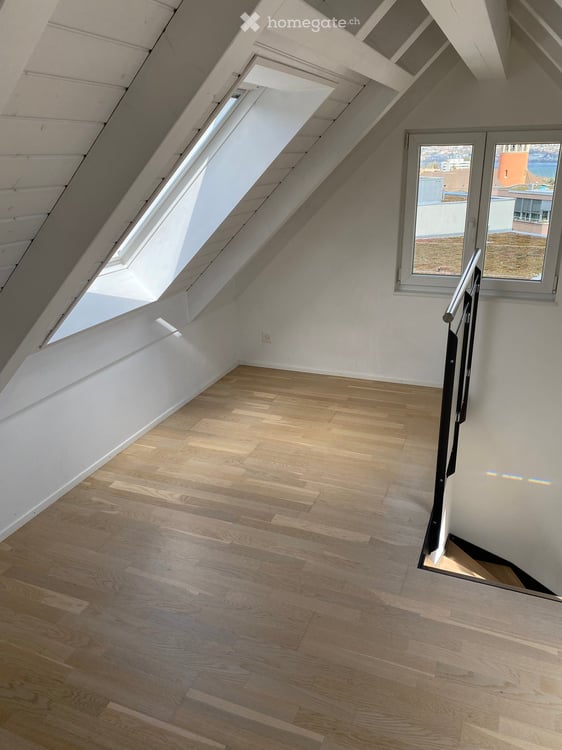 1.5-Room Attika Apartment near Lake Zurich – Ideal for Singles 3