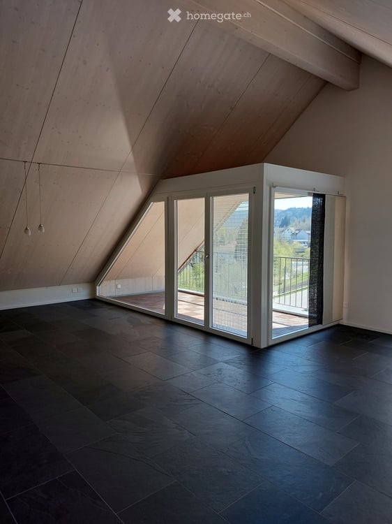 Moderne 3.5-Zimmer-Dachwohnung mit Balkon und schöner Aussicht in Bauma 4