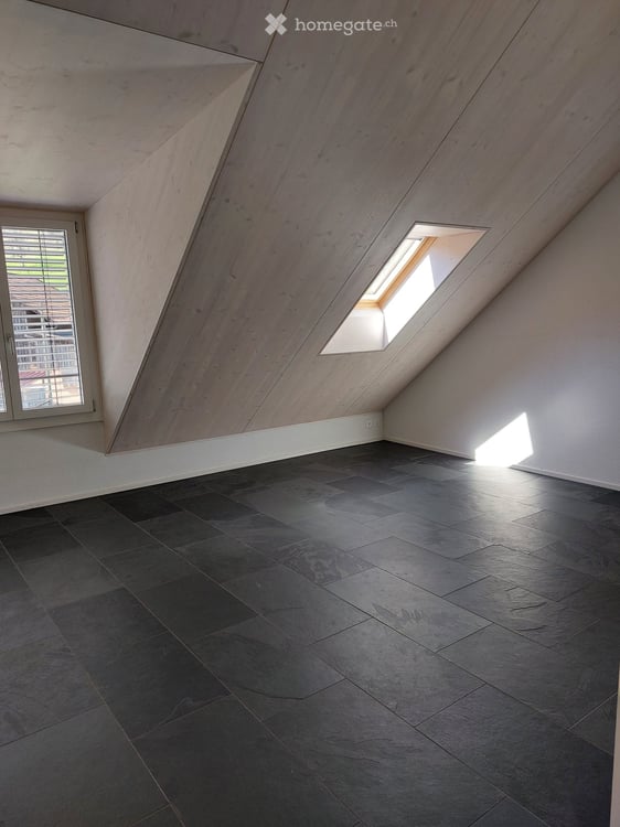 Moderne 3.5-Zimmer-Dachwohnung mit Balkon und schöner Aussicht in Bauma 5