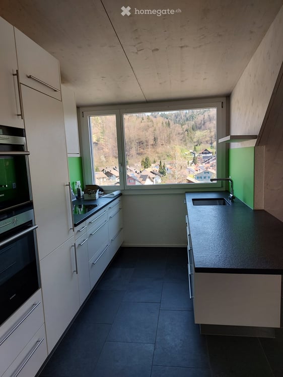 Moderne 3.5-Zimmer-Dachwohnung mit Balkon und schöner Aussicht in Bauma 3