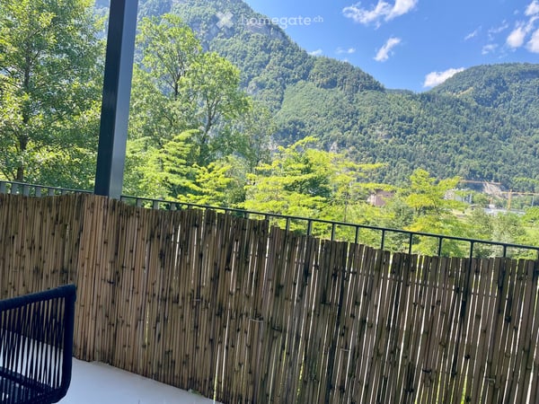 Modernes 2-Zimmer-Loft mit Balkon und Bergblick in Glarus Nord 1