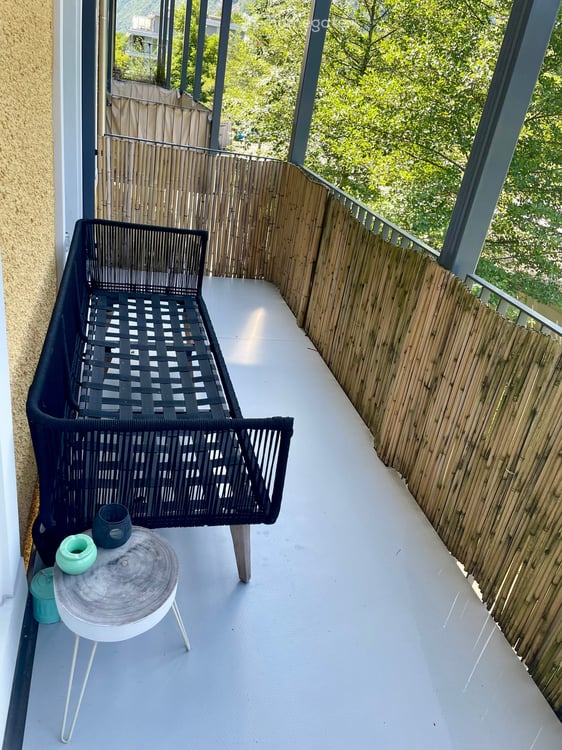 Modernes 2-Zimmer-Loft mit Balkon und Bergblick in Glarus Nord 2