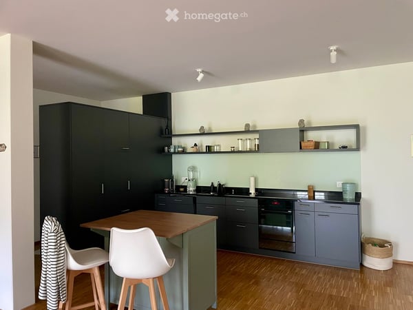 Modernes 2-Zimmer-Loft mit Balkon und Bergblick in Glarus Nord 4