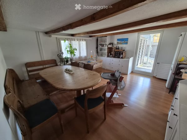 Charmante 4-Zimmer-Maisonette-Wohnung mit Balkon und Garten in Gossau ZH 3
