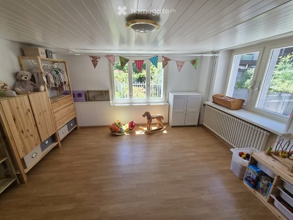 Charmante 4-Zimmer-Maisonette-Wohnung mit Balkon und Garten in Gossau ZH 9