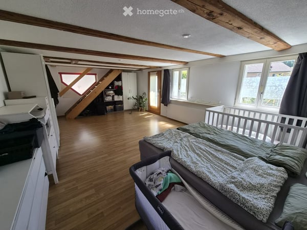 Charmante 4-Zimmer-Maisonette-Wohnung mit Balkon und Garten in Gossau ZH 8