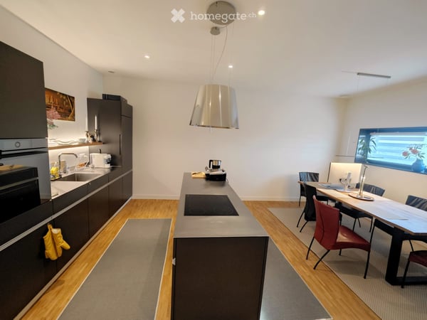 Moderne 2.5-Zimmer-Wohnung mit Balkon und schöner Aussicht in Dübendorf 2