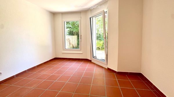 Sonnige 2.5-Zimmer-Gartenwohnung an zentraler Lage in Dornach 4